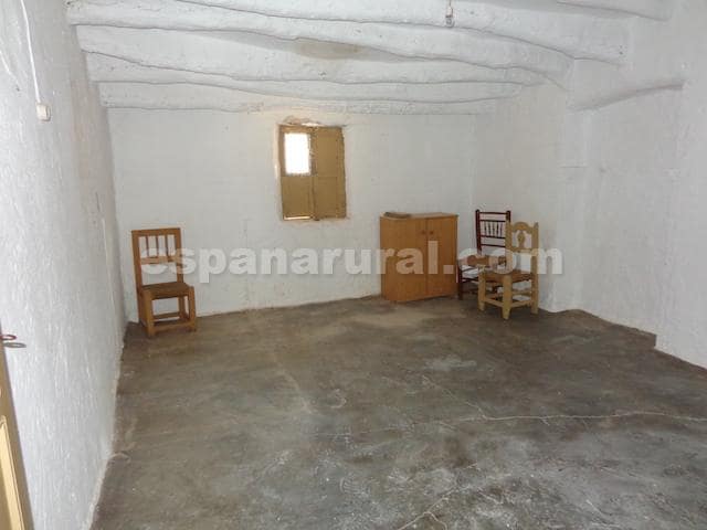 7 soveværelse Byhus til salg i Somontin - € 45.000 (Ref: 6765034)