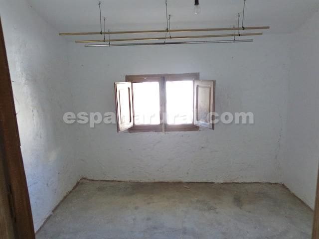 7 soveværelse Byhus til salg i Somontin - € 45.000 (Ref: 6765034)