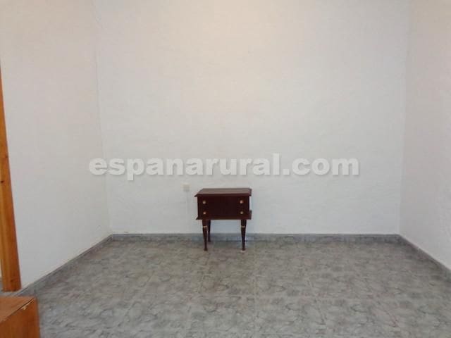 7 soveværelse Byhus til salg i Somontin - € 45.000 (Ref: 6765034)