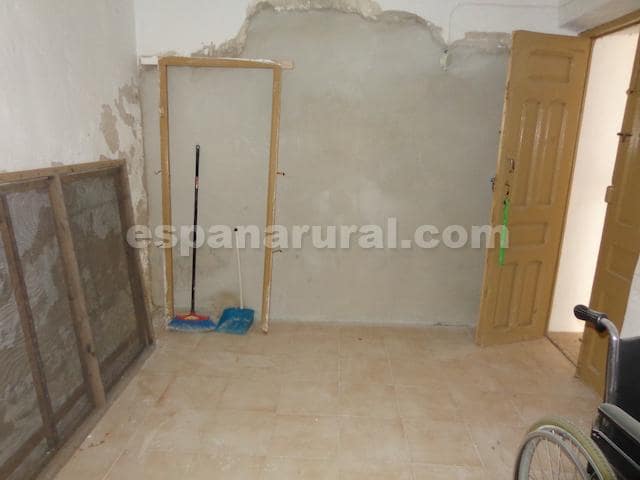 7 soveværelse Byhus til salg i Somontin - € 45.000 (Ref: 6765034)