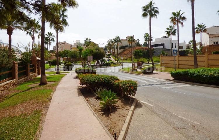 Grunde uden byggetilladelser til salg i Benalmadena - € 299.000 (Ref: 7621751)