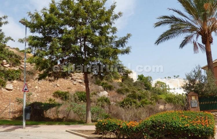 Grunde uden byggetilladelser til salg i Benalmadena - € 299.000 (Ref: 7621751)