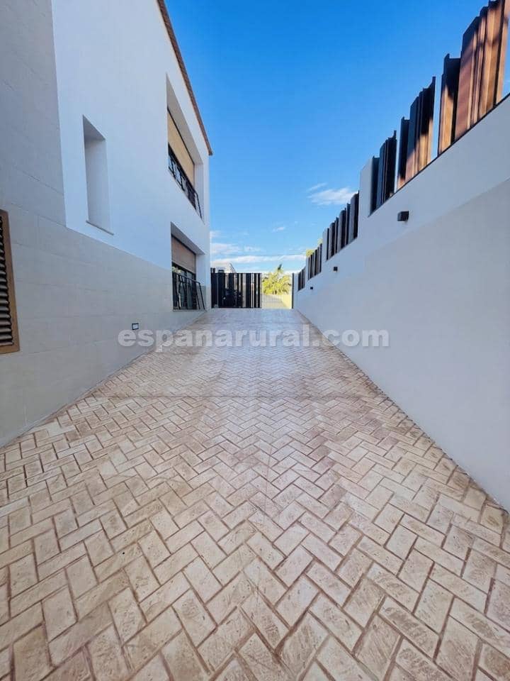 5 bedroom Villa for sale in San Juan de los Terreros with pool - € 895,000 (Ref: 7817861)