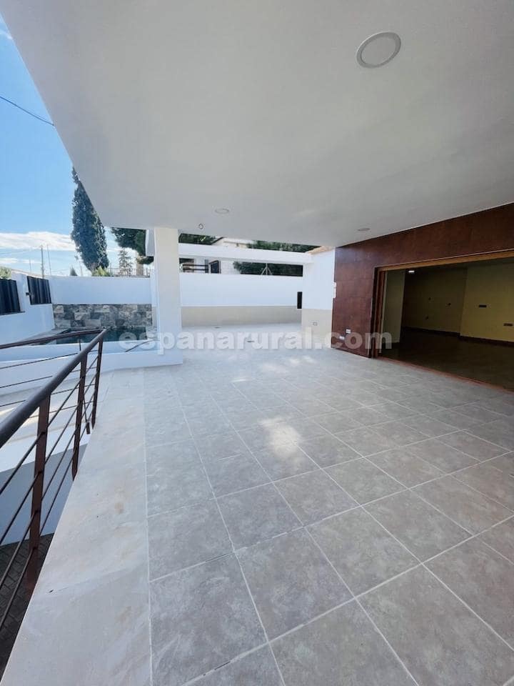 5 bedroom Villa for sale in San Juan de los Terreros with pool - € 895,000 (Ref: 7817861)