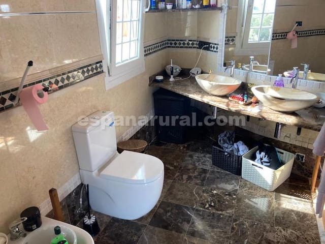 4 sovrum Finca/Hus på landet till salu i Baza med pool - 450 000 € (Ref: 7890180)