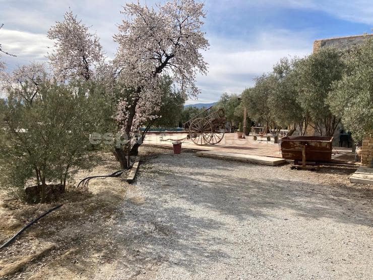 4 sovrum Finca/Hus på landet till salu i Baza med pool - 450 000 € (Ref: 7890180)