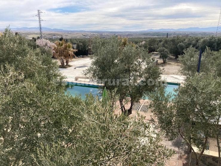 4 sovrum Finca/Hus på landet till salu i Baza med pool - 450 000 € (Ref: 7890180)