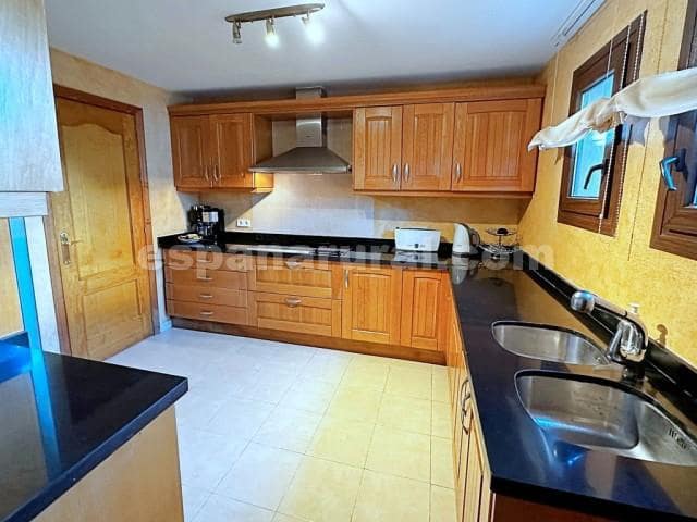 4 slaapkamer Villa te koop in Centro, Estepona met zwembad - € 650.000 (Ref: 7933464)