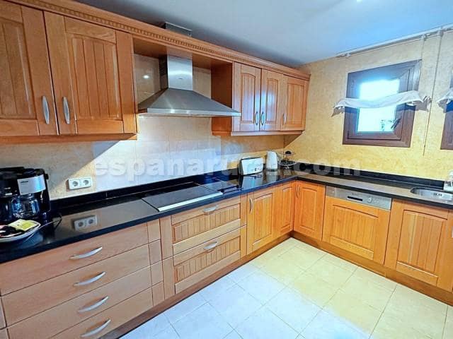 4 slaapkamer Villa te koop in Centro, Estepona met zwembad - € 650.000 (Ref: 7933464)