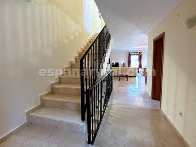 4 slaapkamer Villa te koop in Centro, Estepona met zwembad - € 650.000 (Ref: 7933464)