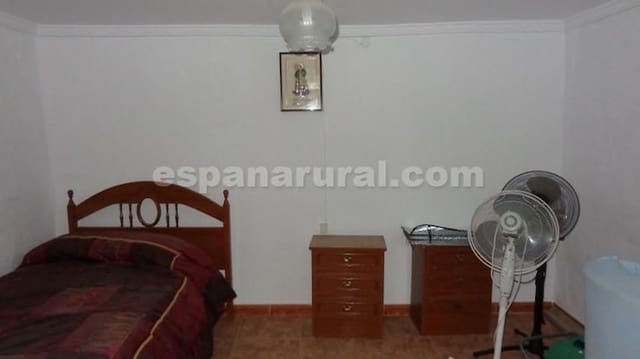 4 soveværelse Byhus til salg i Urrácal - € 28.500 (Ref: 8060323)