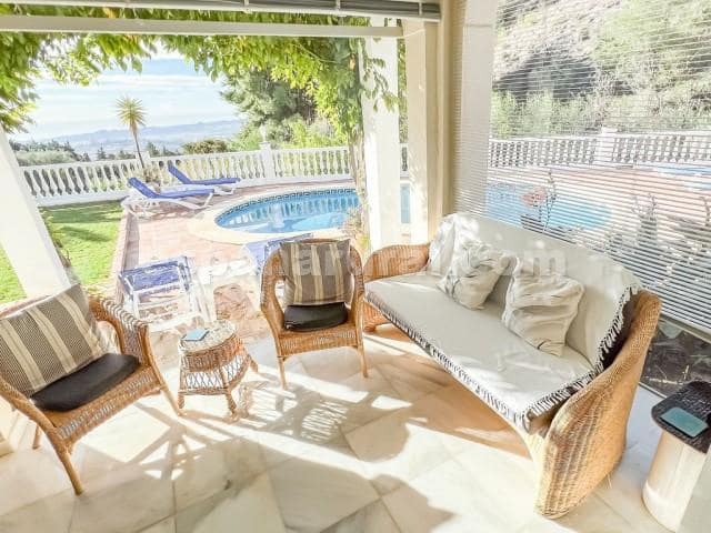 3 slaapkamer Villa te koop in Mijas Costa met zwembad - € 865.000 (Ref: 8210415)