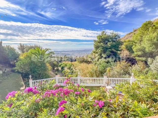 3 slaapkamer Villa te koop in Mijas Costa met zwembad - € 865.000 (Ref: 8210415)