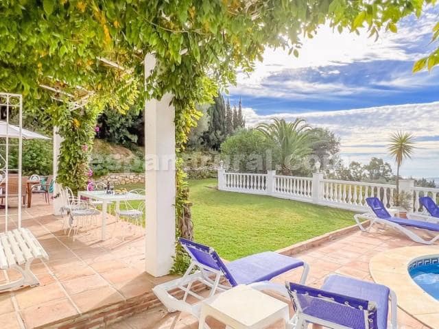 3 slaapkamer Villa te koop in Mijas Costa met zwembad - € 865.000 (Ref: 8210415)