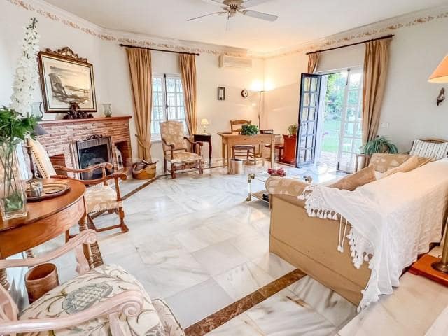 3 slaapkamer Villa te koop in Mijas Costa met zwembad - € 865.000 (Ref: 8210415)