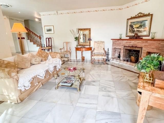 3 slaapkamer Villa te koop in Mijas Costa met zwembad - € 865.000 (Ref: 8210415)