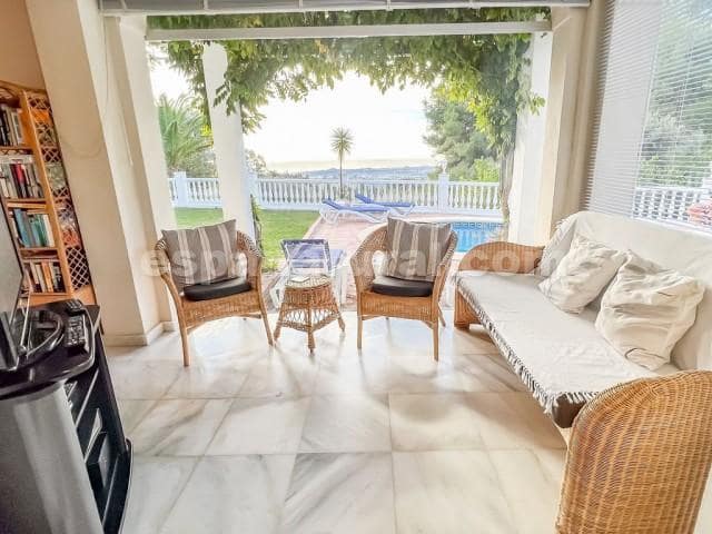 3 slaapkamer Villa te koop in Mijas Costa met zwembad - € 865.000 (Ref: 8210415)