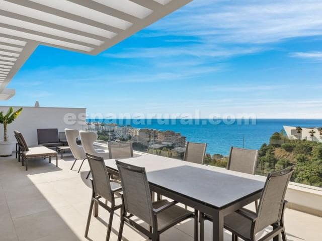 3 slaapkamer Appartement te koop in Benalmadena Costa met zwembad - € 1.250.000 (Ref: 8253379)