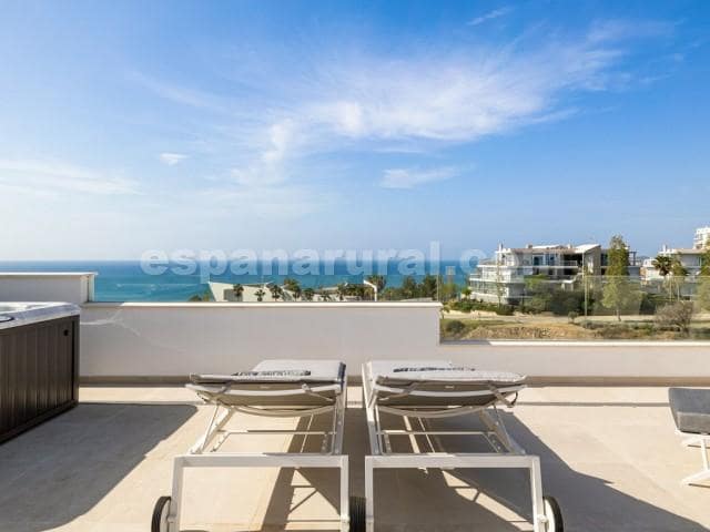 3 slaapkamer Appartement te koop in Benalmadena Costa met zwembad - € 1.250.000 (Ref: 8253379)