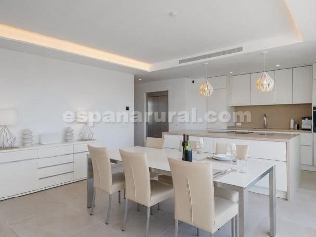 3 slaapkamer Appartement te koop in Benalmadena Costa met zwembad - € 1.250.000 (Ref: 8253379)