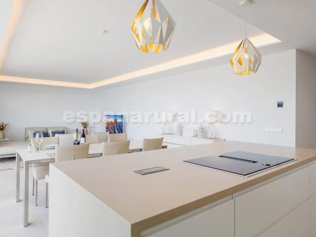 3 slaapkamer Appartement te koop in Benalmadena Costa met zwembad - € 1.250.000 (Ref: 8253379)