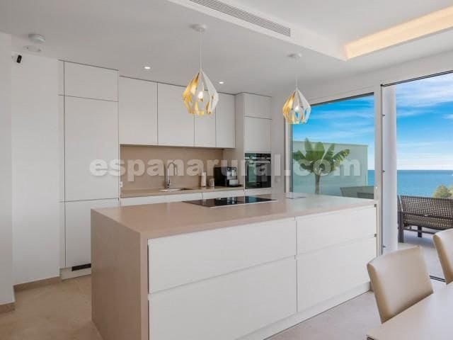 3 slaapkamer Appartement te koop in Benalmadena Costa met zwembad - € 1.250.000 (Ref: 8253379)