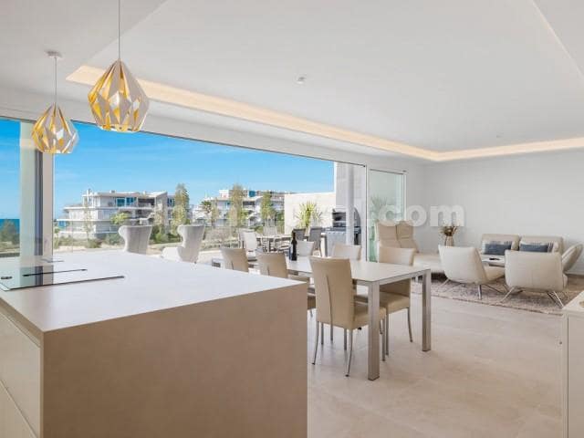 3 slaapkamer Appartement te koop in Benalmadena Costa, Benalmádena met zwembad - € 1.250.000 (Ref: 8253379)