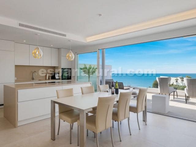 3 slaapkamer Appartement te koop in Benalmadena Costa, Benalmádena met zwembad - € 1.250.000 (Ref: 8253379)