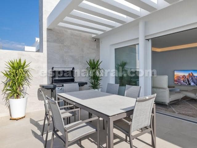 3 slaapkamer Appartement te koop in Benalmadena Costa met zwembad - € 1.250.000 (Ref: 8253379)