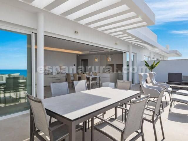 3 slaapkamer Appartement te koop in Benalmadena Costa met zwembad - € 1.250.000 (Ref: 8253379)