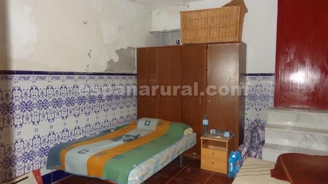 4 soveværelse Byhus til salg i Urrácal - € 35.000 (Ref: 8590239)