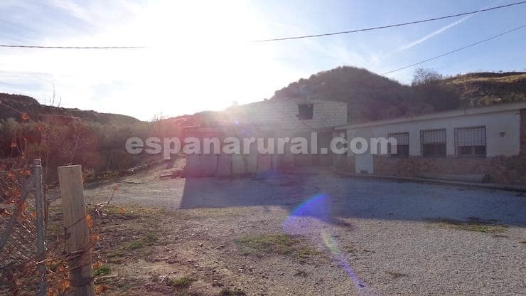 4 soveværelse Finca/Landehus til salg i Caniles - € 130.000 (Ref: 8788858)