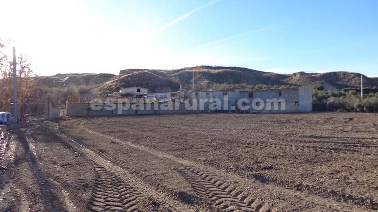 4 soveværelse Finca/Landehus til salg i Caniles - € 130.000 (Ref: 8788858)