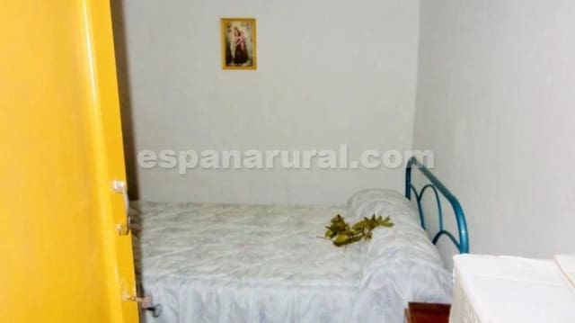 4 soveværelse Finca/Landehus til salg i Baza - € 159.000 (Ref: 8824473)