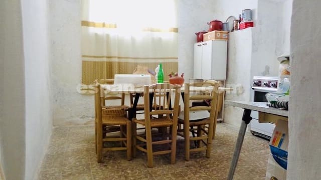 4 soveværelse Finca/Landehus til salg i Baza - € 159.000 (Ref: 8824473)