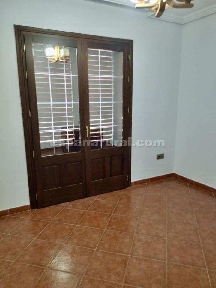 10 slaapkamer Villa te koop in Cela - € 395.000 (Ref: 8873891)