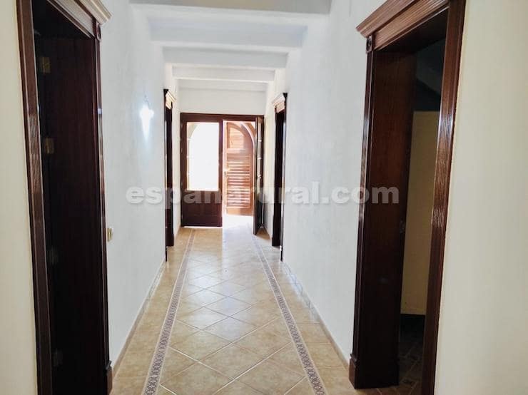 10 slaapkamer Villa te koop in Cela - € 395.000 (Ref: 8873891)