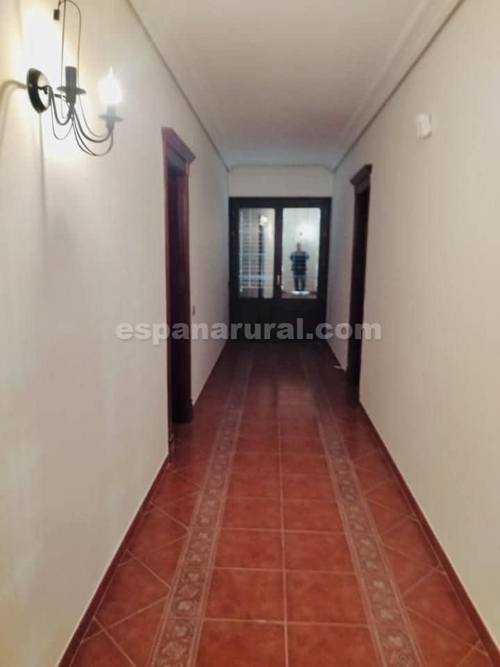 10 slaapkamer Villa te koop in Cela - € 395.000 (Ref: 8873891)