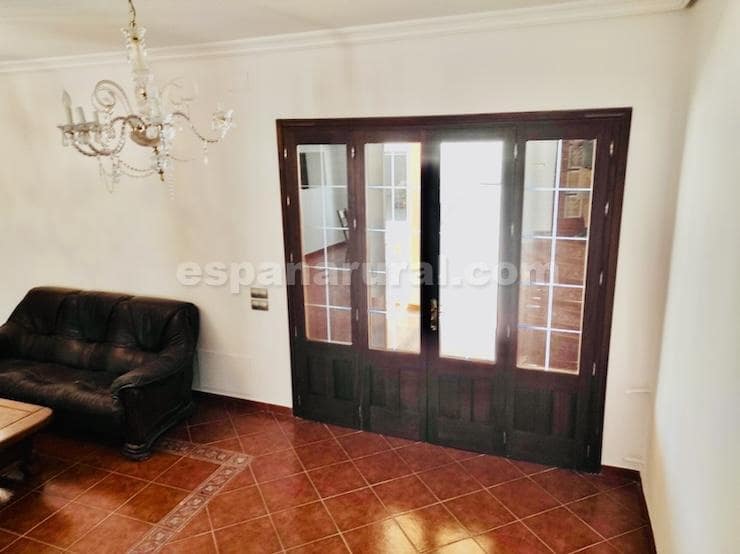 10 slaapkamer Villa te koop in Cela - € 395.000 (Ref: 8873891)