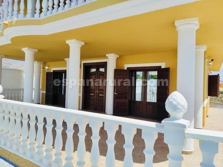 10 slaapkamer Villa te koop in Cela - € 395.000 (Ref: 8873891)