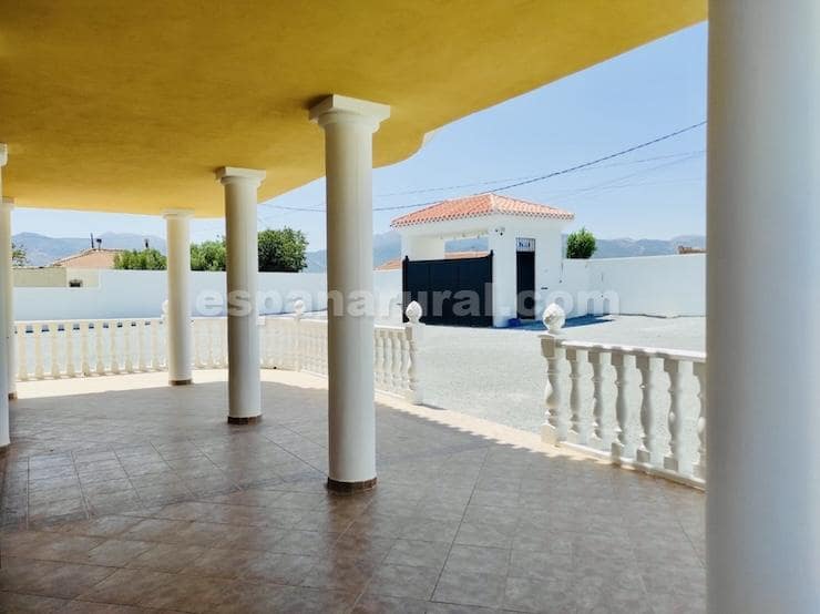 10 slaapkamer Villa te koop in Cela - € 395.000 (Ref: 8873891)