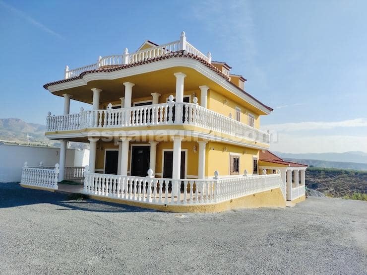 10 slaapkamer Villa te koop in Cela - € 395.000 (Ref: 8873891)