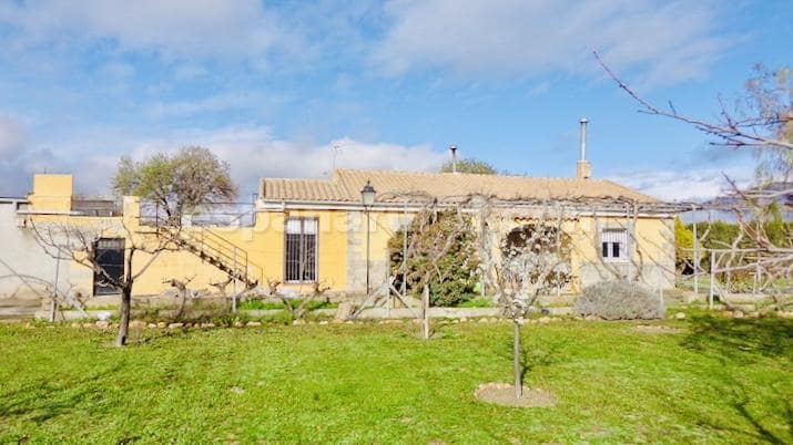 4 soveværelse Villa til salg i Baza med swimmingpool - € 178.000 (Ref: 8887409)
