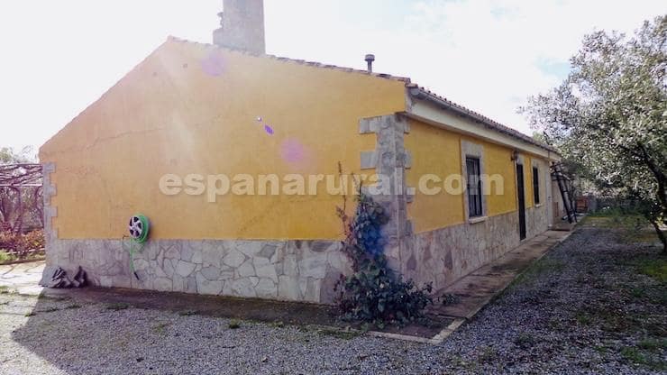 4 soveværelse Villa til salg i Baza med swimmingpool - € 178.000 (Ref: 8887409)