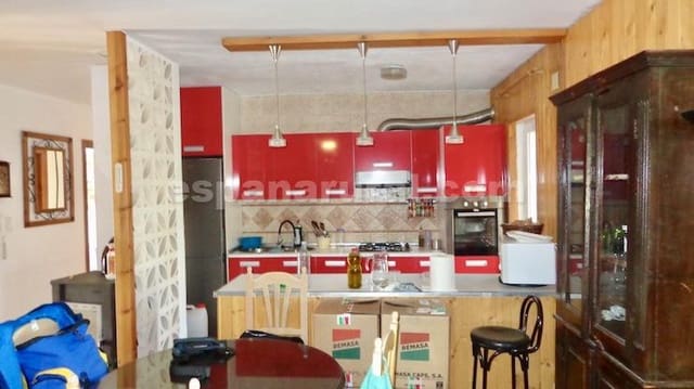 4 slaapkamer Villa te koop in Baza met zwembad - € 178.000 (Ref: 8887409)