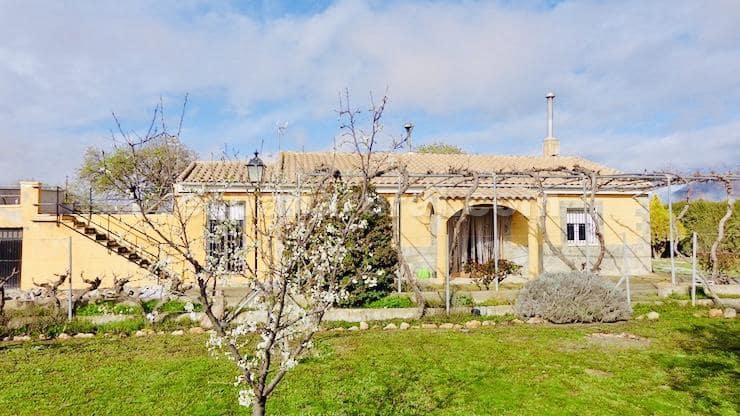 4 soveværelse Villa til salg i Baza med swimmingpool - € 178.000 (Ref: 8887409)