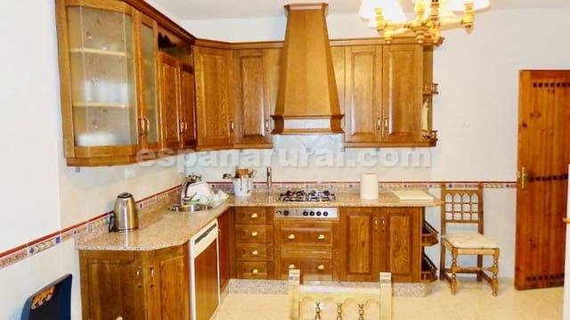 4 soveværelse Villa til salg i Baza med swimmingpool - € 275.000 (Ref: 8887410)