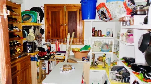 7 slaapkamer Villa te koop in Baza met zwembad - € 325.000 (Ref: 8936436)