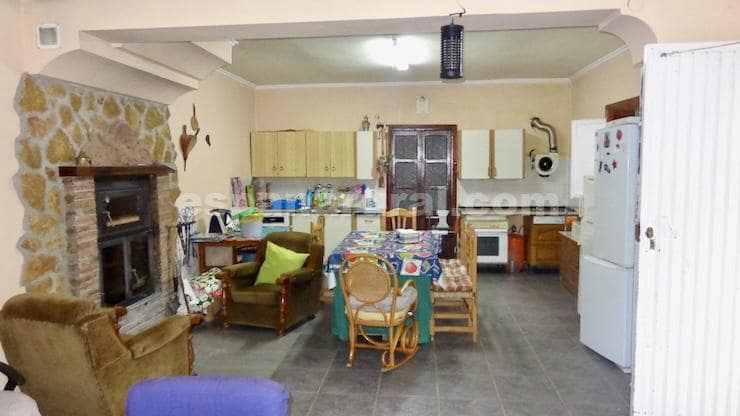 7 soverom Villa til salgs i Baza med svømmebasseng - € 325 000 (Ref: 8936436)