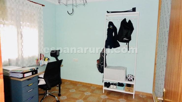 7 soverom Villa til salgs i Baza med svømmebasseng - € 325 000 (Ref: 8936436)